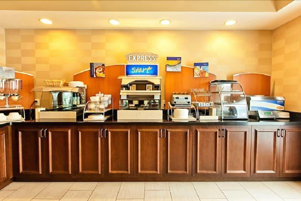 Holiday Inn Express Bothell By Ihg Экстерьер фото